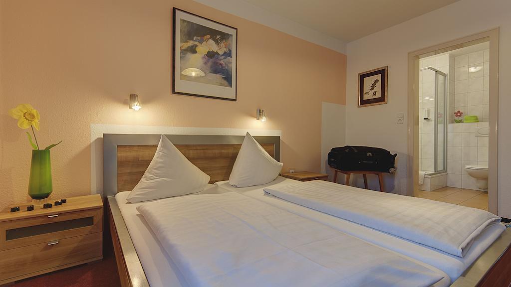 Hotel Luitpold Landshut Room photo