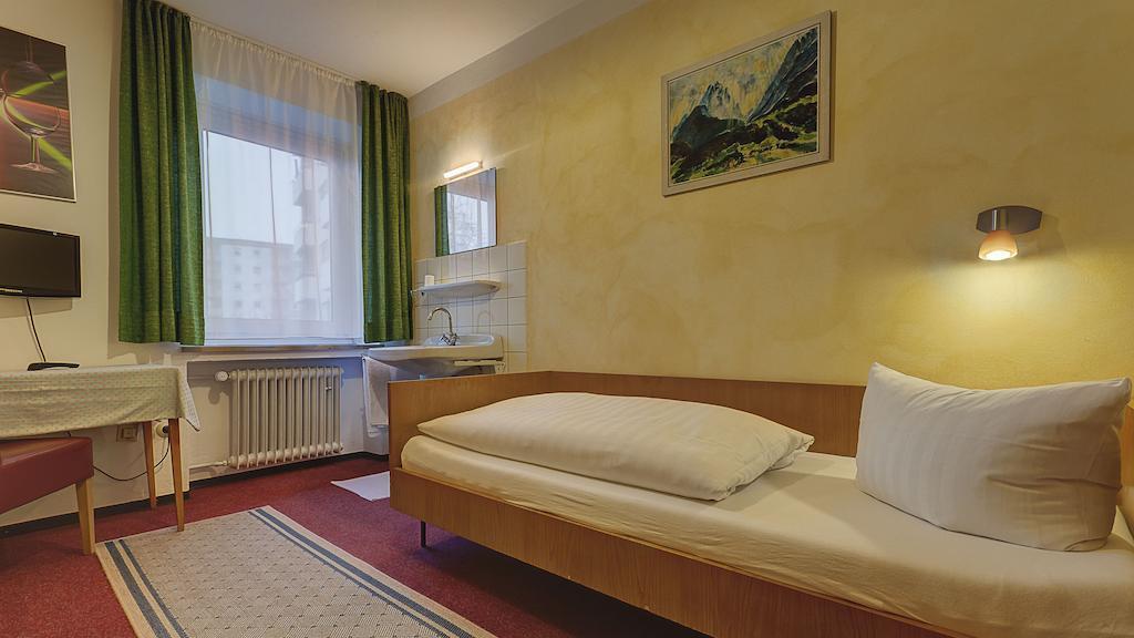 Hotel Luitpold Landshut Room photo